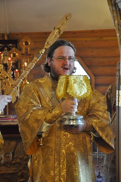 Episkop-Feodosii-Sovershil-Osvjaschenie-Хrama-14