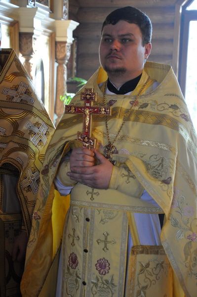Episkop-Feodosii-Sovershil-Osvjaschenie-Хrama-15