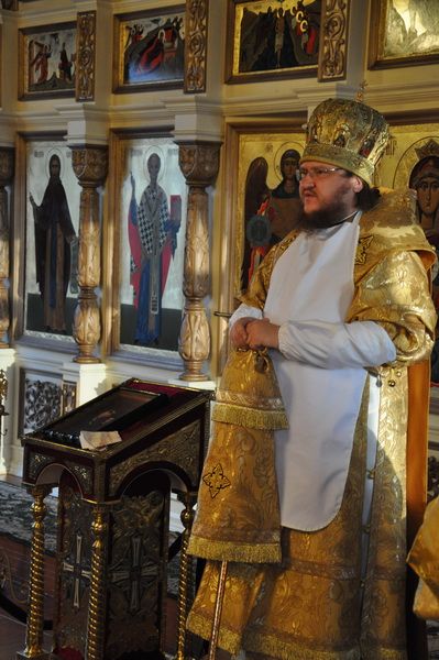 Episkop-Feodosii-Sovershil-Osvjaschenie-Хrama-2