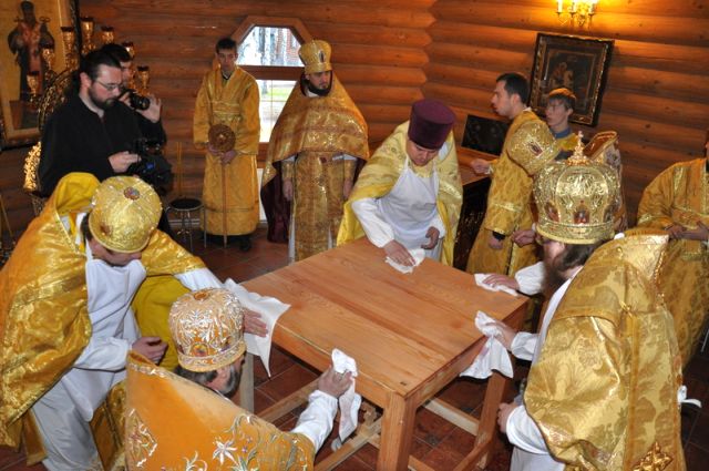 Episkop-Feodosii-Sovershil-Osvjaschenie-Хrama-5