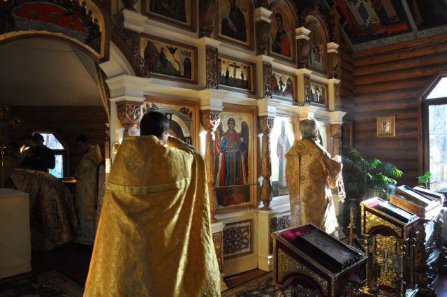 Episkop-Feodosii-Sovershil-Osvjaschenie-Хrama-8
