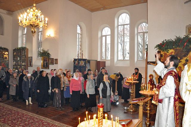 Bogosluzhenie-V-Podolskom-Blagochinii-05