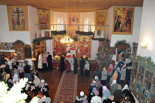Bogosluzhenie-V-Podolskom-Blagochinii-09