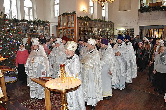 Bogosluzhenie-V-Podolskom-Blagochinii-10